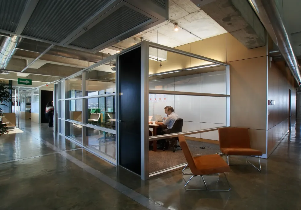 Office space for Oficinas Donovan Werke, Tikal Futura