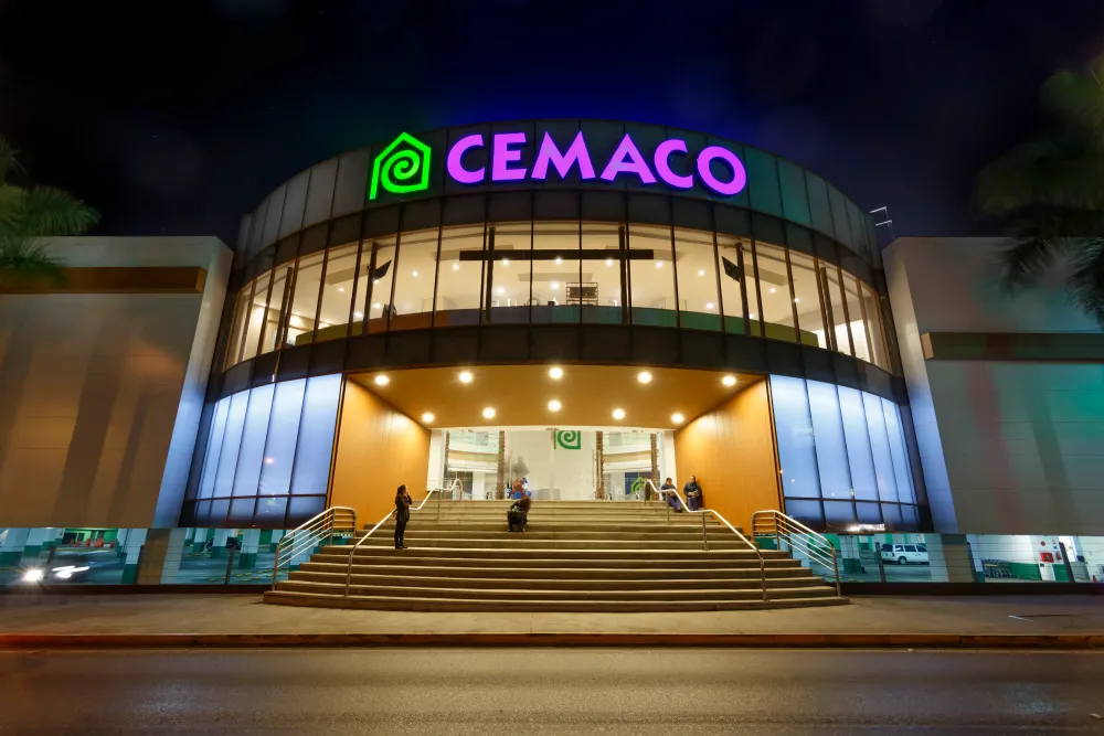 Remodelación fachada Cemaco