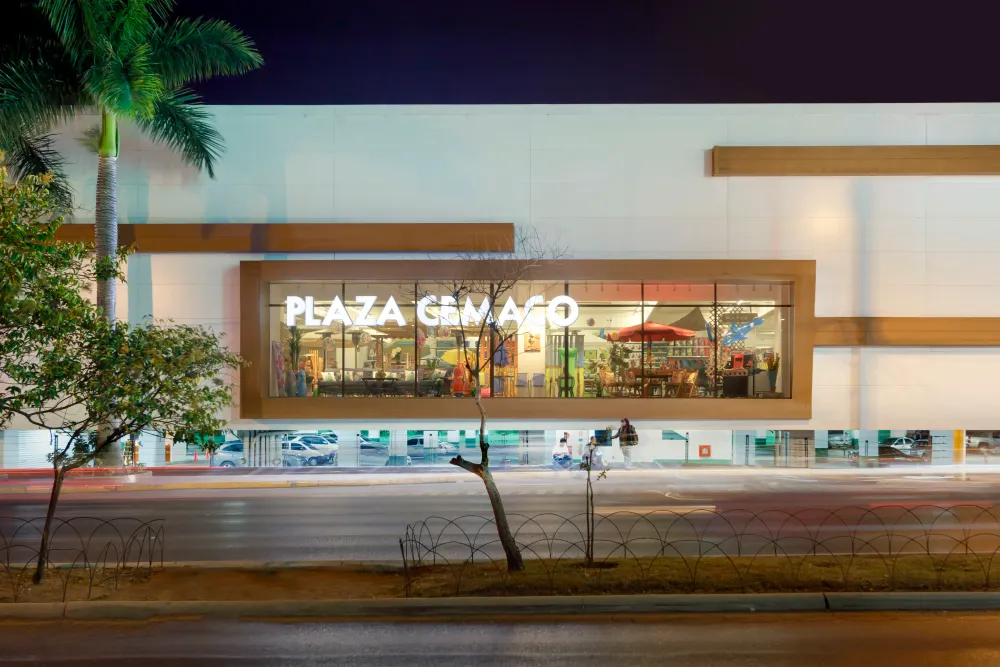 Remodelación fachada Cemaco
