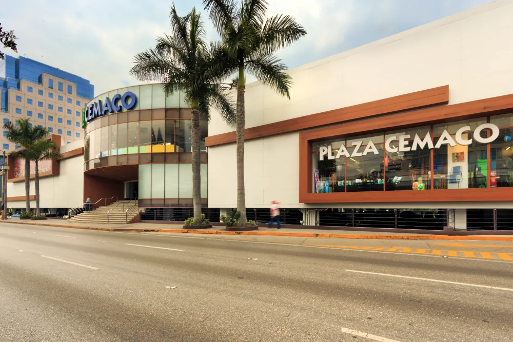 Remodelación fachada Cemaco