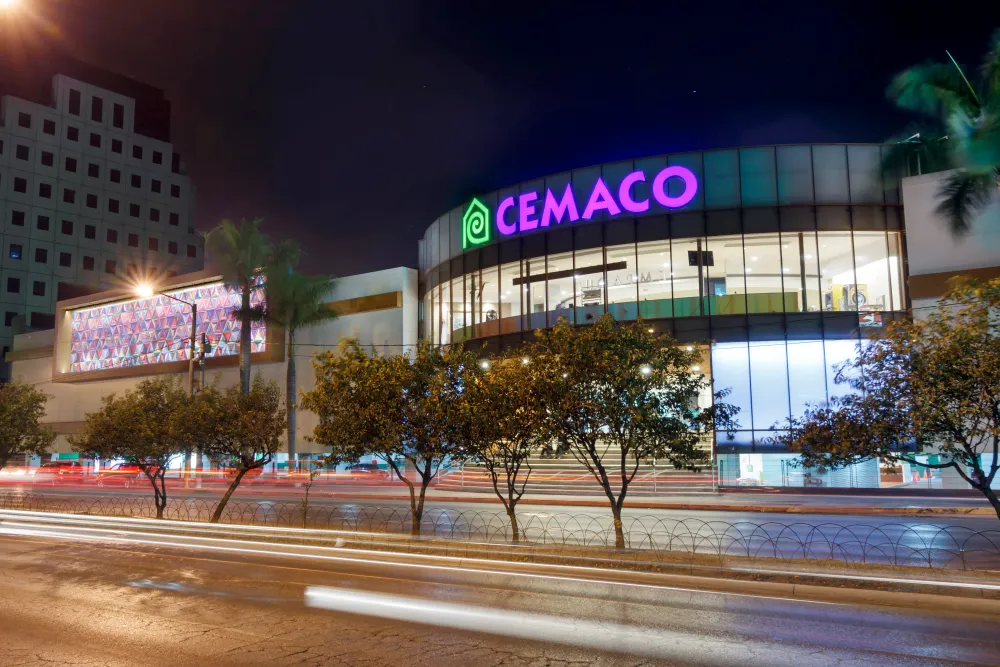 Remodelación fachada Cemaco
